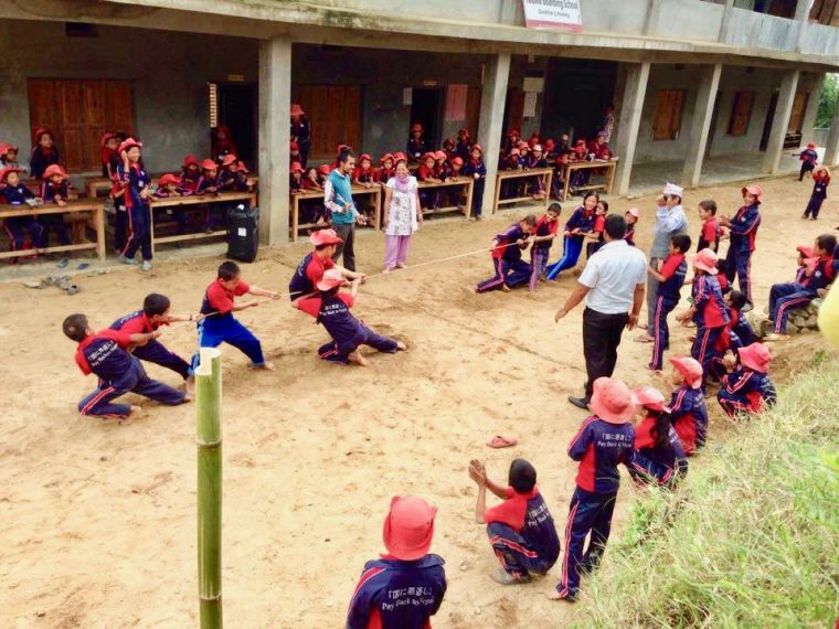YouMe Kidsも、日本から贈られた綱引きで体力づくり!ネパールでは大変珍しい光景です